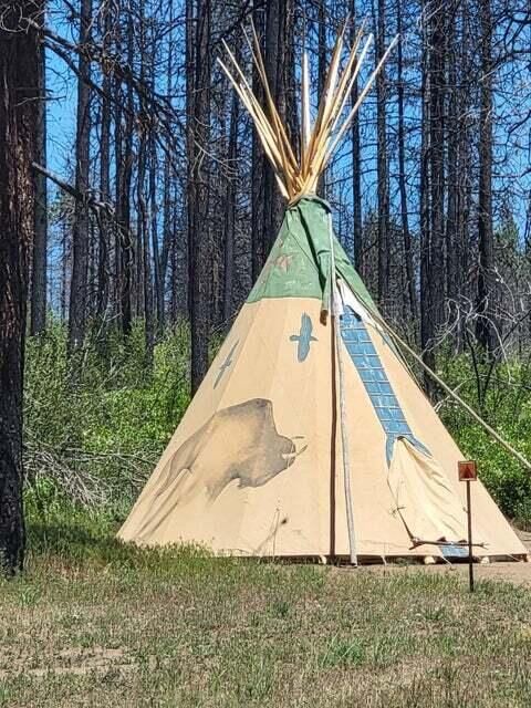 Tiny photo for 41837 Highway 62, Chiloquin, OR 97624 (MLS # 220212559)