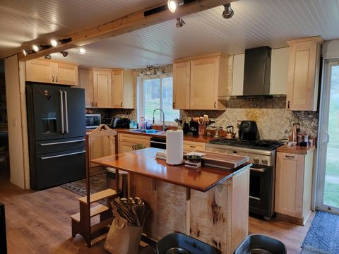 Tiny photo for 41837 Highway 62, Chiloquin, OR 97624 (MLS # 220212559)