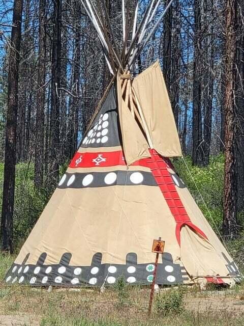 Tiny photo for 41837 Highway 62, Chiloquin, OR 97624 (MLS # 220212559)