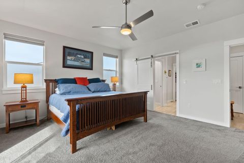 Tiny photo for 4530 SW Yew Avenue, Redmond, OR 97756 (MLS # 220213315)