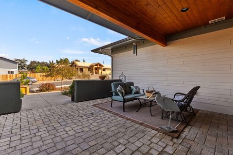 Tiny photo for 4530 SW Yew Avenue, Redmond, OR 97756 (MLS # 220213315)