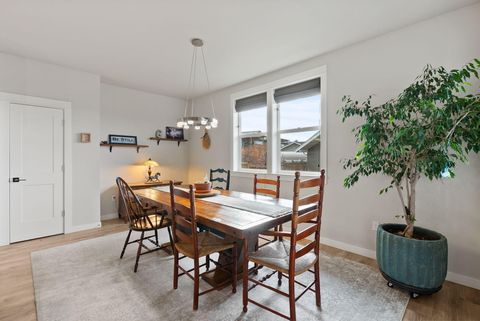 Tiny photo for 4530 SW Yew Avenue, Redmond, OR 97756 (MLS # 220213315)