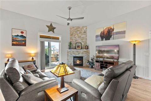 Tiny photo for 4530 SW Yew Avenue, Redmond, OR 97756 (MLS # 220213315)