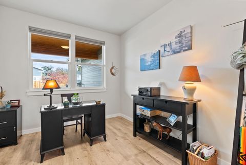 Tiny photo for 4530 SW Yew Avenue, Redmond, OR 97756 (MLS # 220213315)