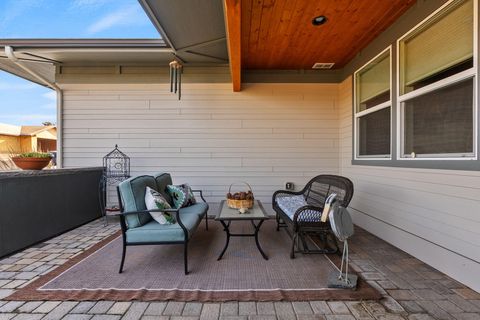 Tiny photo for 4530 SW Yew Avenue, Redmond, OR 97756 (MLS # 220213315)