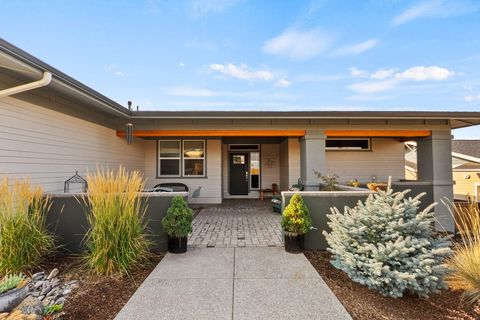 Tiny photo for 4530 SW Yew Avenue, Redmond, OR 97756 (MLS # 220213315)