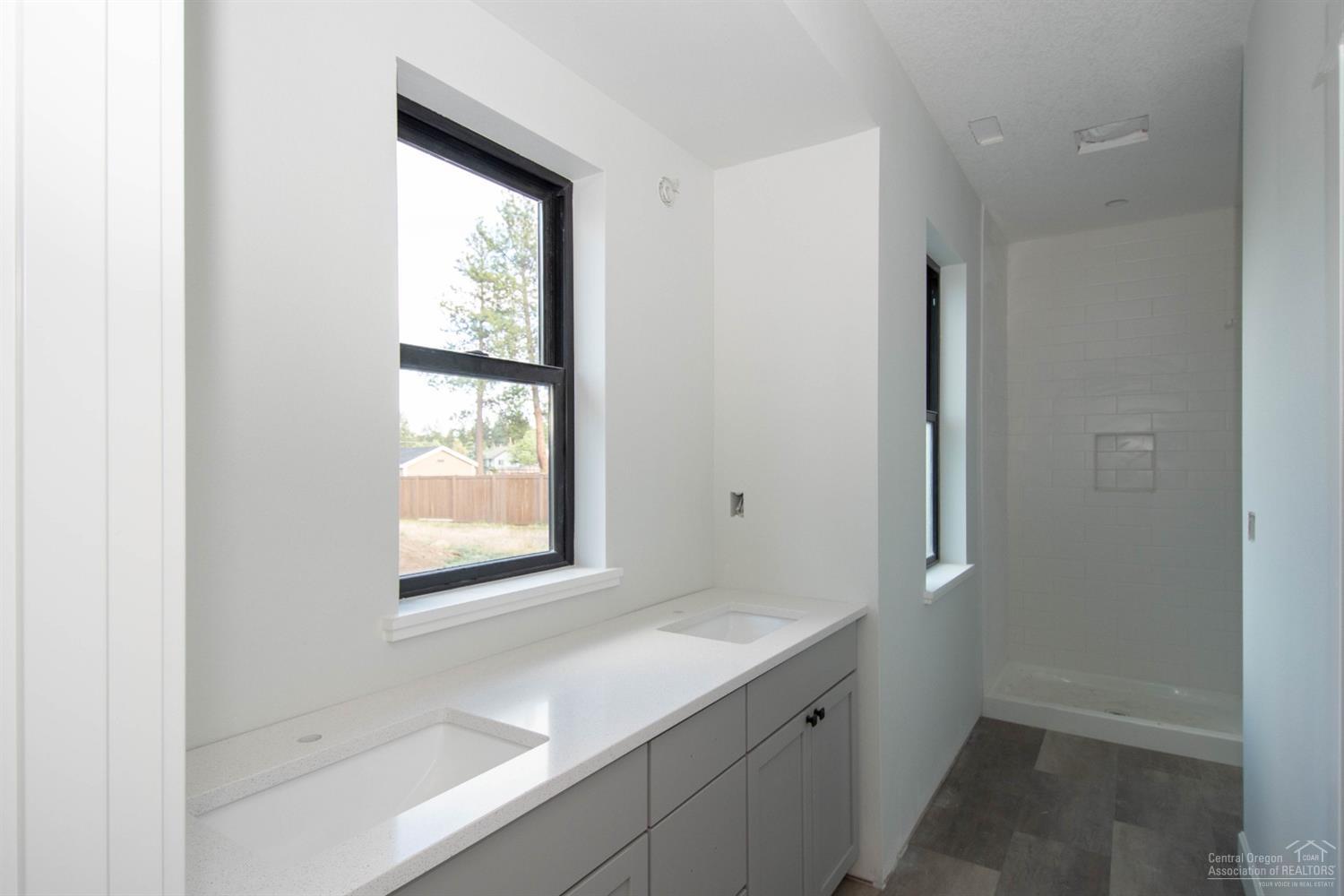 SaddleStone - Residential
