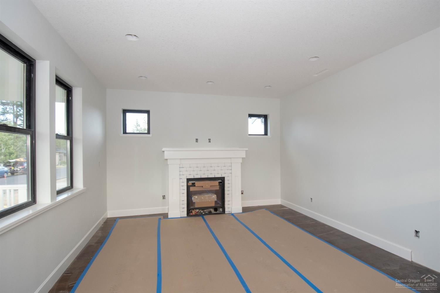 SaddleStone - Residential
