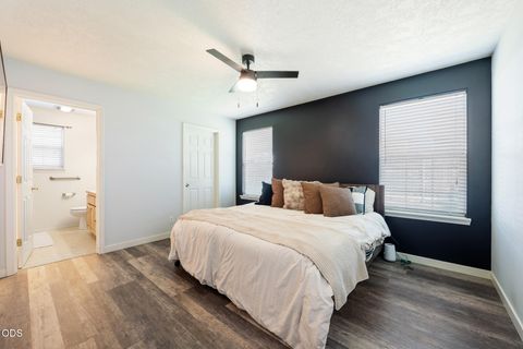 Tiny photo for 723 NE Stoneridge Loop, Prineville, OR 97754 (MLS # 220222726)