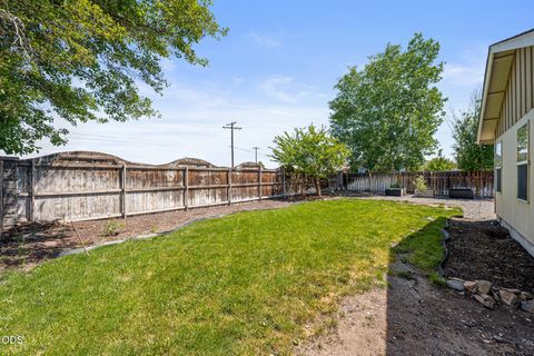 Tiny photo for 723 NE Stoneridge Loop, Prineville, OR 97754 (MLS # 220222726)