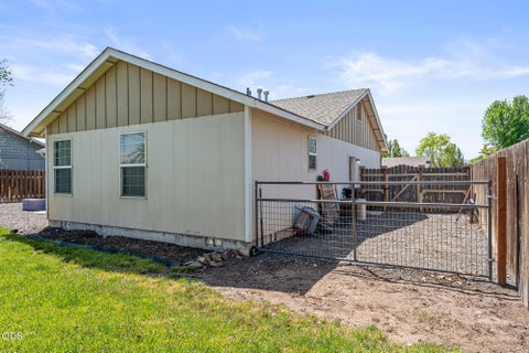 Tiny photo for 723 NE Stoneridge Loop, Prineville, OR 97754 (MLS # 220222726)