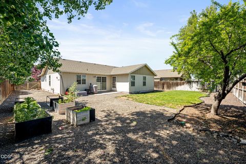 Tiny photo for 723 NE Stoneridge Loop, Prineville, OR 97754 (MLS # 220222726)