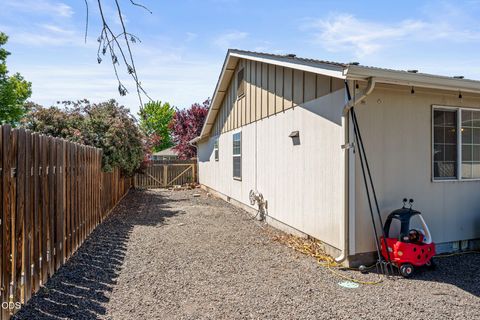 Tiny photo for 723 NE Stoneridge Loop, Prineville, OR 97754 (MLS # 220222726)