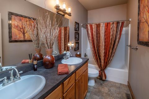 Tiny photo for 6014 SE Cedar Hills Court, Prineville, OR 97754 (MLS # 220217170)