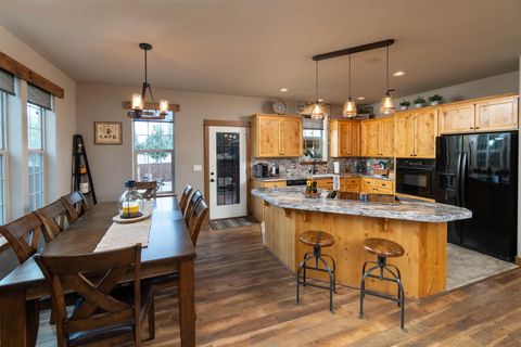 Tiny photo for 6014 SE Cedar Hills Court, Prineville, OR 97754 (MLS # 220217170)