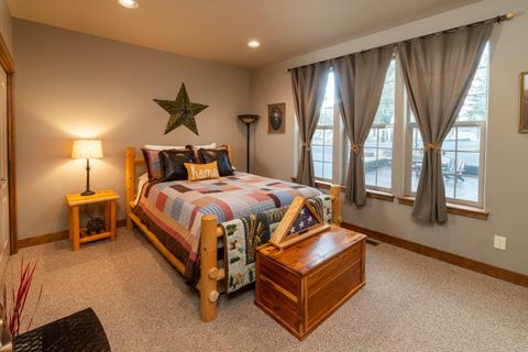 Tiny photo for 6014 SE Cedar Hills Court, Prineville, OR 97754 (MLS # 220217170)