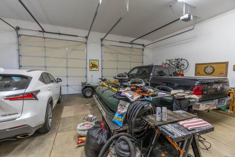 Tiny photo for 6014 SE Cedar Hills Court, Prineville, OR 97754 (MLS # 220217170)