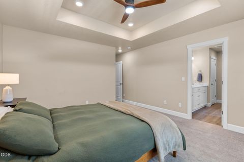 Tiny photo for 1030 NW Varnish Lane, Redmond, OR 97756 (MLS # 220223996)