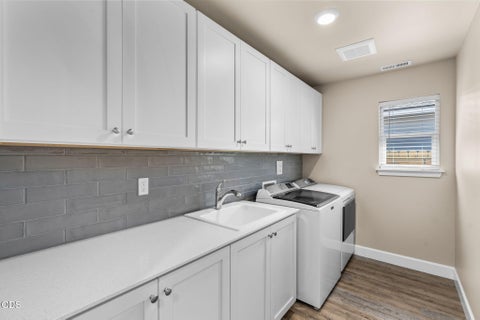 Tiny photo for 1030 NW Varnish Lane, Redmond, OR 97756 (MLS # 220223996)