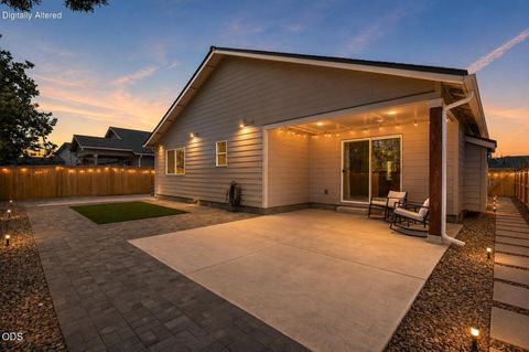 Tiny photo for 1030 NW Varnish Lane, Redmond, OR 97756 (MLS # 220223996)