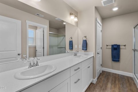 Tiny photo for 1030 NW Varnish Lane, Redmond, OR 97756 (MLS # 220223996)