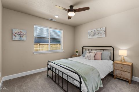 Tiny photo for 1030 NW Varnish Lane, Redmond, OR 97756 (MLS # 220223996)