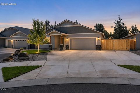Photo of 1030 NW Varnish Lane, Redmond, OR 97756 (MLS # 220223996)
