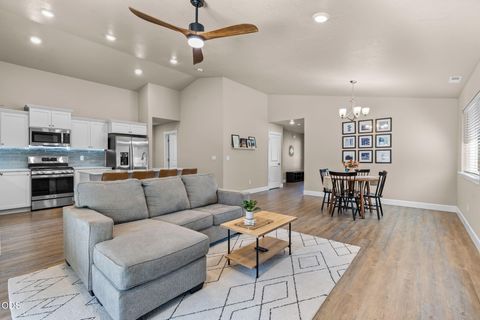 Tiny photo for 1030 NW Varnish Lane, Redmond, OR 97756 (MLS # 220223996)