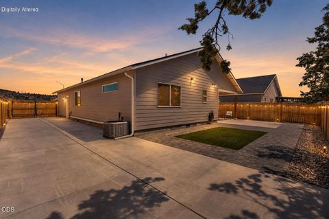 Tiny photo for 1030 NW Varnish Lane, Redmond, OR 97756 (MLS # 220223996)