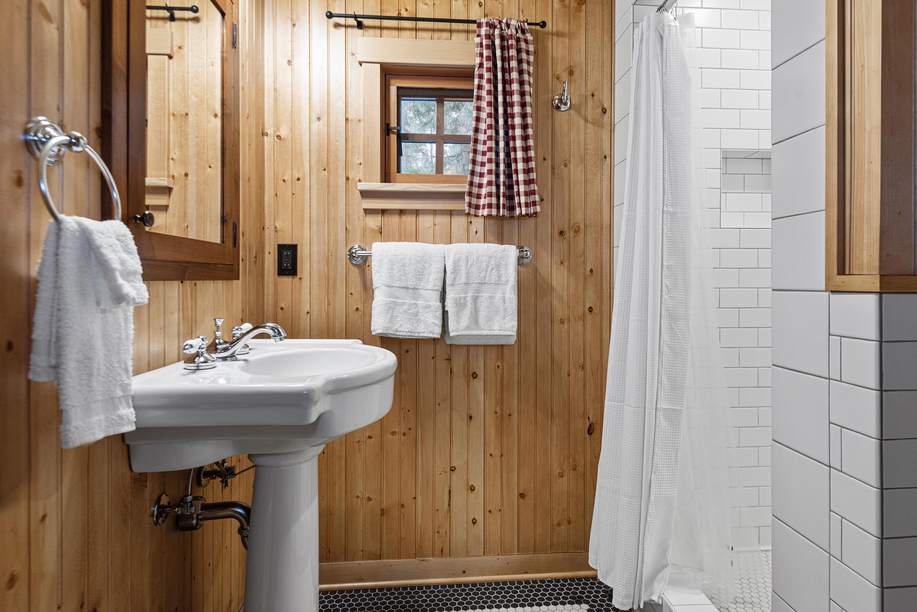 Lake Creek Lodge - Residential