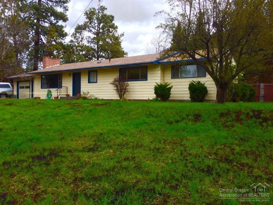 Mid town gem on 1/4 acre. Single level, fenced yard, hardwood floors, vaulted ceiling in master, 10 x 12 storage shed.