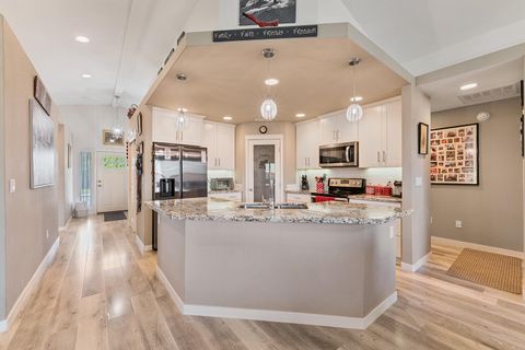 Tiny photo for 3949 Connor Drive, White City, OR 97503 (MLS # 220219625)