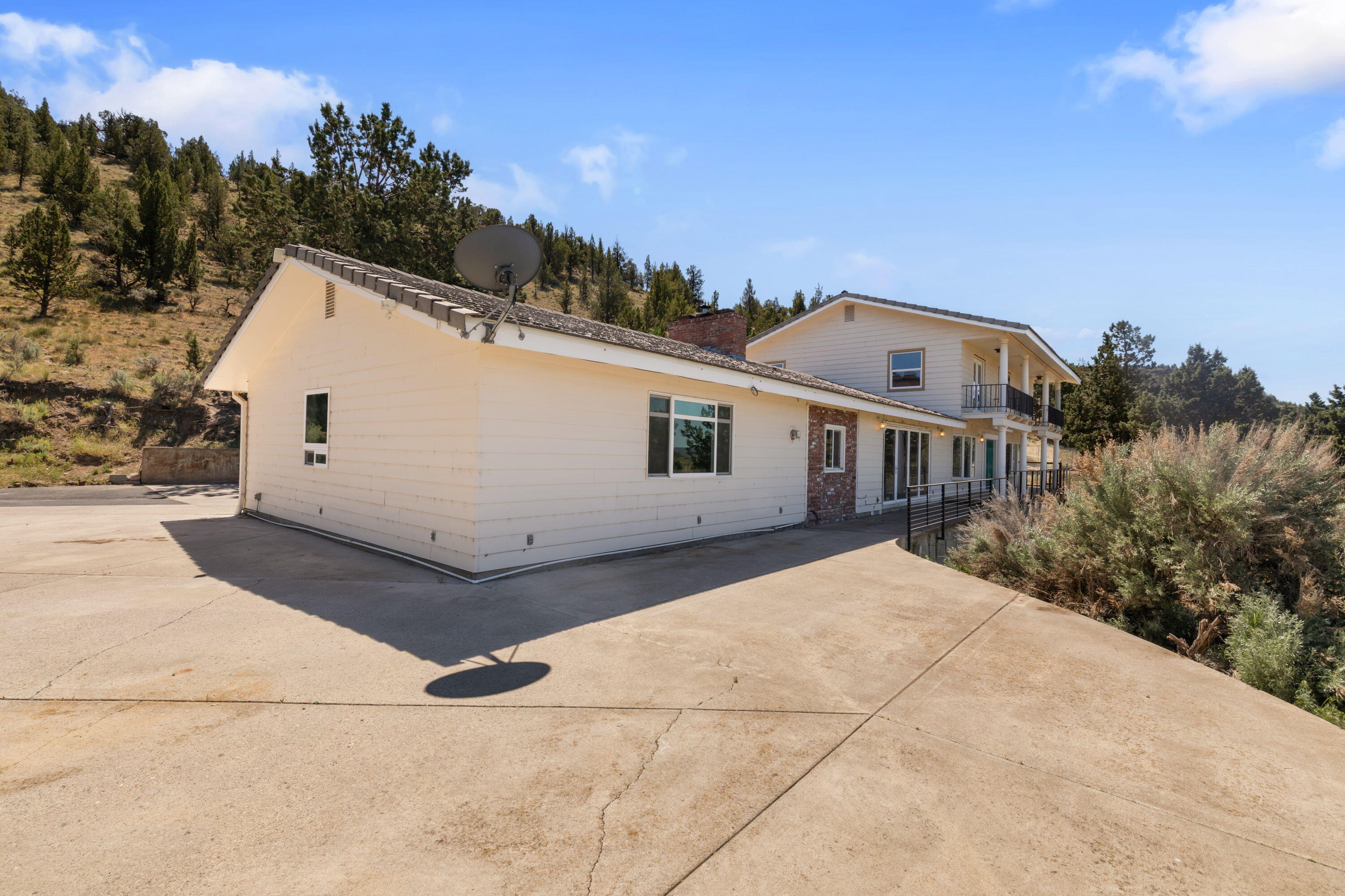 135 NE Short Lane