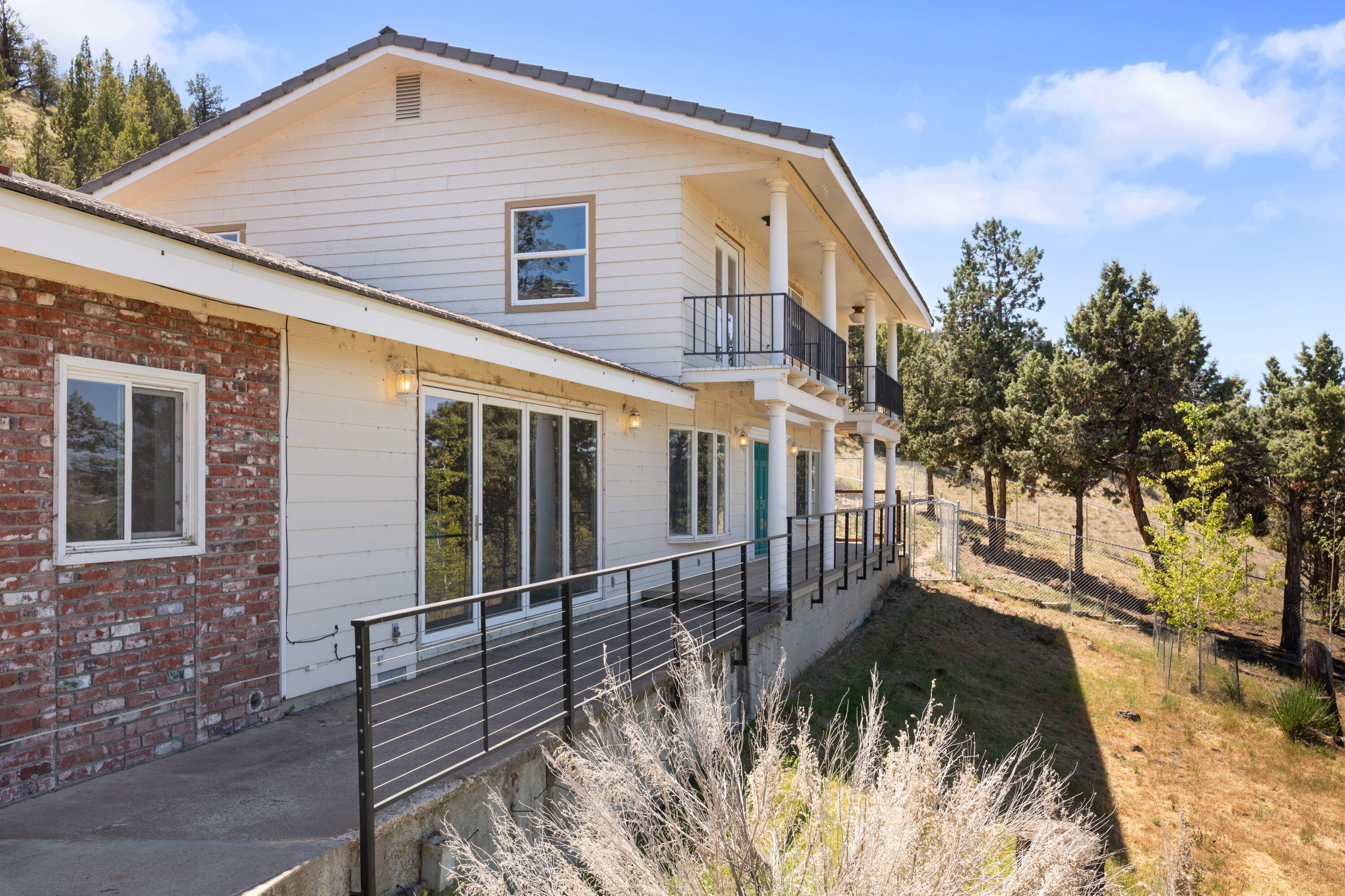 135 NE Short Lane