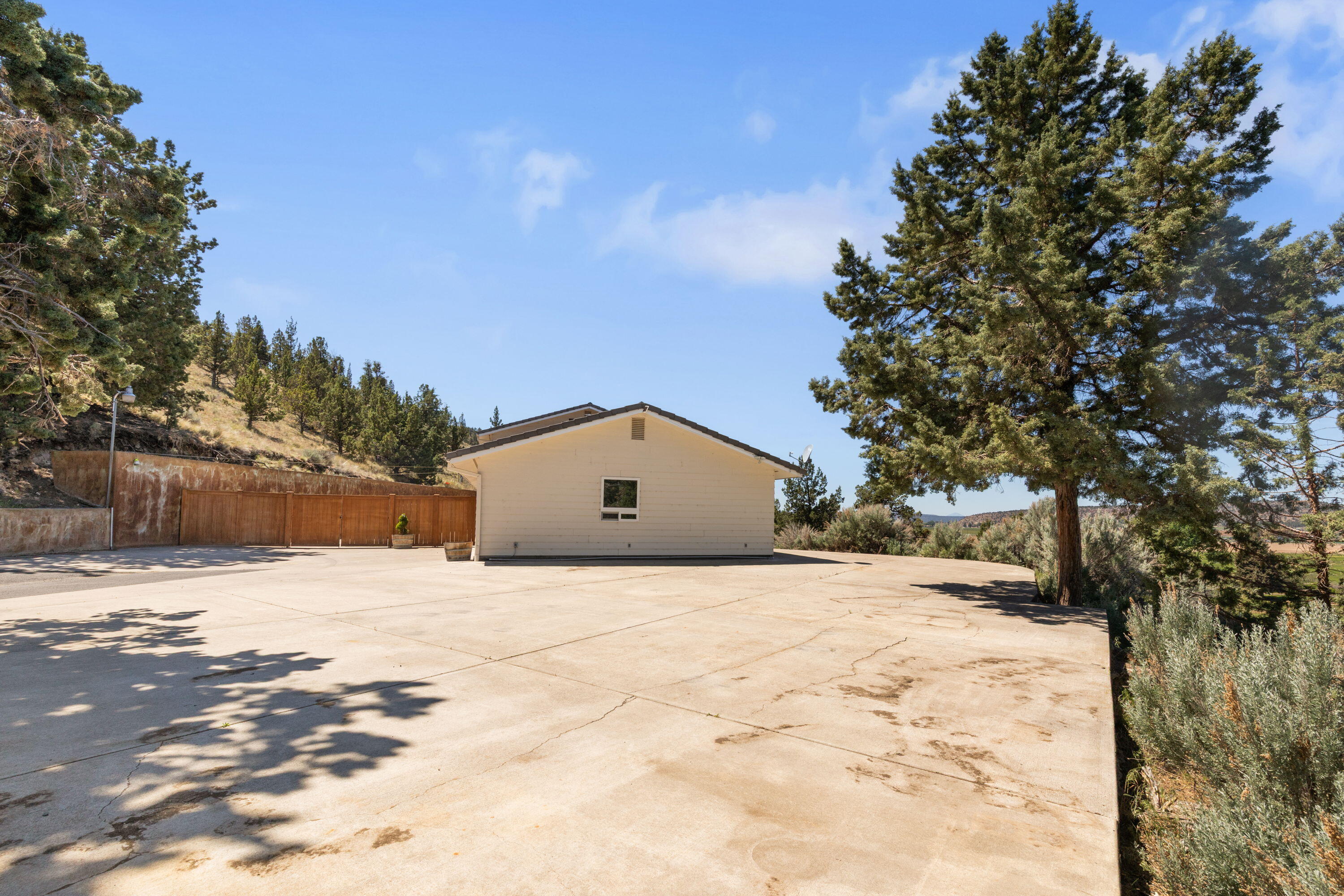 135 NE Short Lane