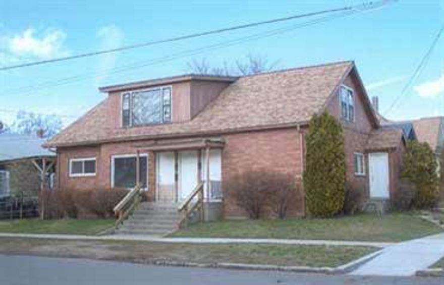 New Roof, Mostly New Vinyl Windows. 301 All Redone, New Everything & Vacant 2bed/1bath Upstairs Unit. 305 Rented Through Klamath Tribes. 1bed/1bath Donna 850-3349. 309 2bed/1 Bath Needs Remodeling.