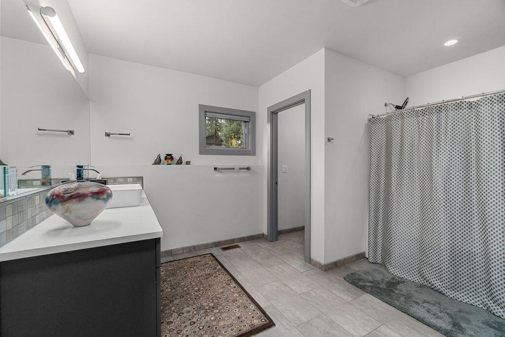 Three Pines - Residential