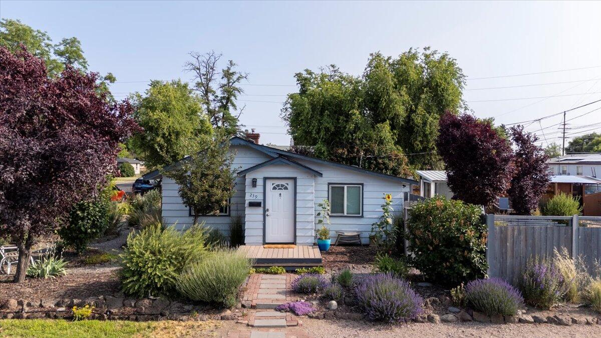 239 SW Black Butte Boulevard