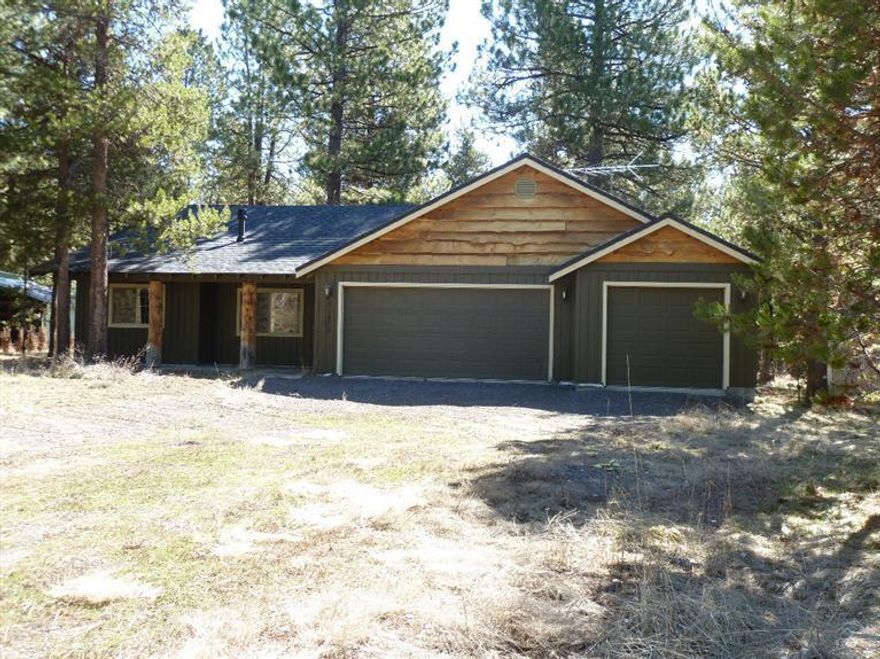 Huge opportunity! Beautiful 3 bedroom 2 bath single level home with large 3 car attached garage. Open floor plan with vaulted ceilings. Lovely, treed 1 acre lot. Horse shoe pit. Home currently under an American Home Shield Warranty.