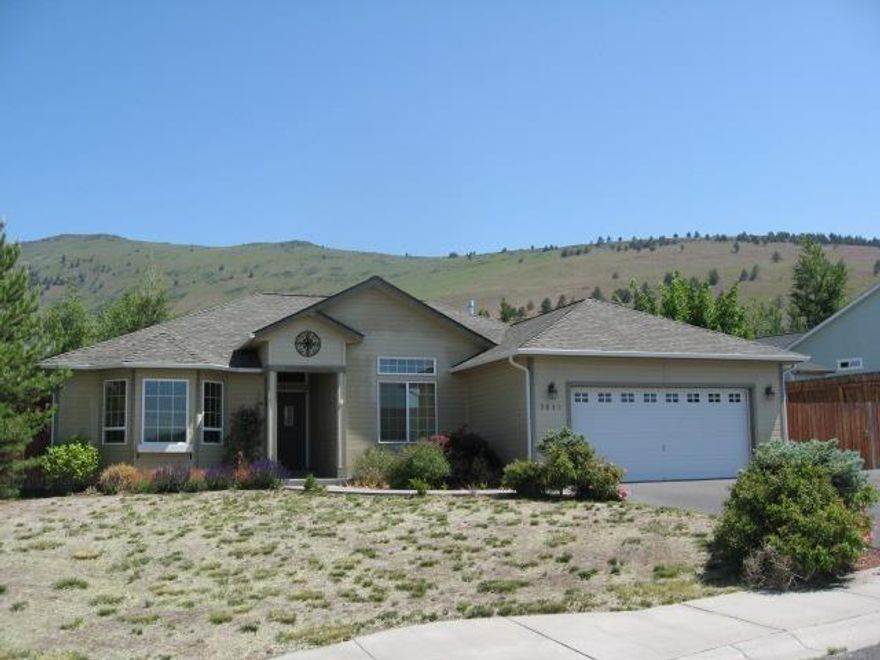 Newer Home In Beautiful Suburban Location. Custom Built Home Has Many Upgrades Including Tile And Wood Floor. Great Kitchen With Top Notch Cabinetry. Seller Is Secretary Of Veterans Affairs.