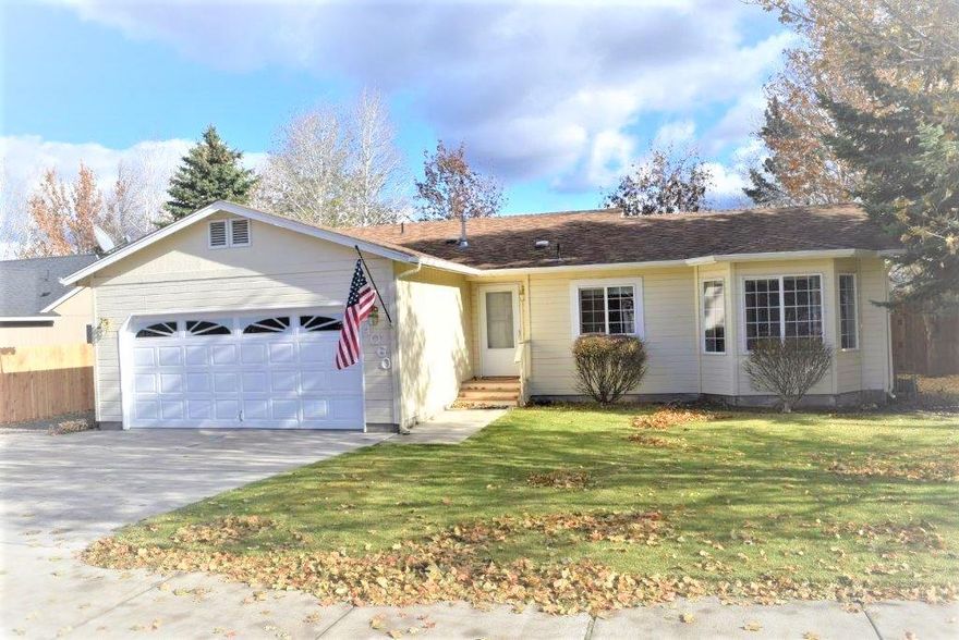 This is a wonderful location on the Greens.  Well maintained single level, light and bright 3 bedroom, 2 bathroom, 1367sf home features great room with gas fireplace, open dining/kitchen with tiled counters, pantry, gas range/oven, great linen storage, vaulted master with walk-in closet and private bath with double tiled vanity and big shower stall, laundry/mud room, attached 2-car garage, gas heating and central AC, great fully fenced and private backyard with elevated back deck, oversized cement driveway with gravel side area, nicely landscaped front and back.