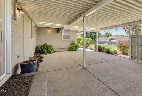 Tiny photo for 3462 Viewpoint Drive, Medford, OR 97504 (MLS # 220226135)