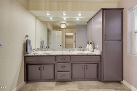 Tiny photo for 3462 Viewpoint Drive, Medford, OR 97504 (MLS # 220226135)
