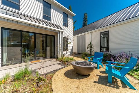 Tiny photo for 15 NW St Helens Place # 1 & 2, Bend, OR 97703 (MLS # 220212891)