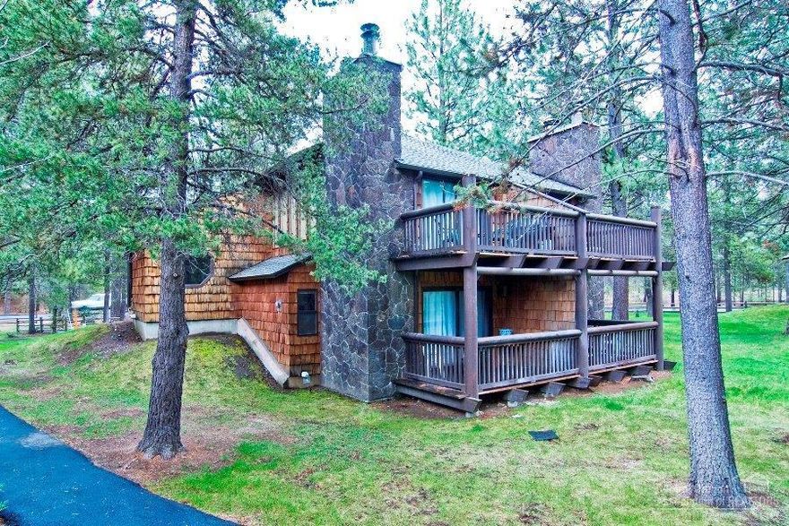 Beautiful two story condominium nestled near the Meadows Golf Course, Sunriver Lodge & Village Mall. Upper level features hardwood flooring in the living room, tile flooring in kitchen & dining room. Kitchen has updated appliances, cabinetry & granite countertops. The living room features an abundance of windows, & a clean burning pellet cast iron fireplace. The lower level features hardwood flooring throughout. The master bedroom features a king size bed & an electric log set heater fireplace.