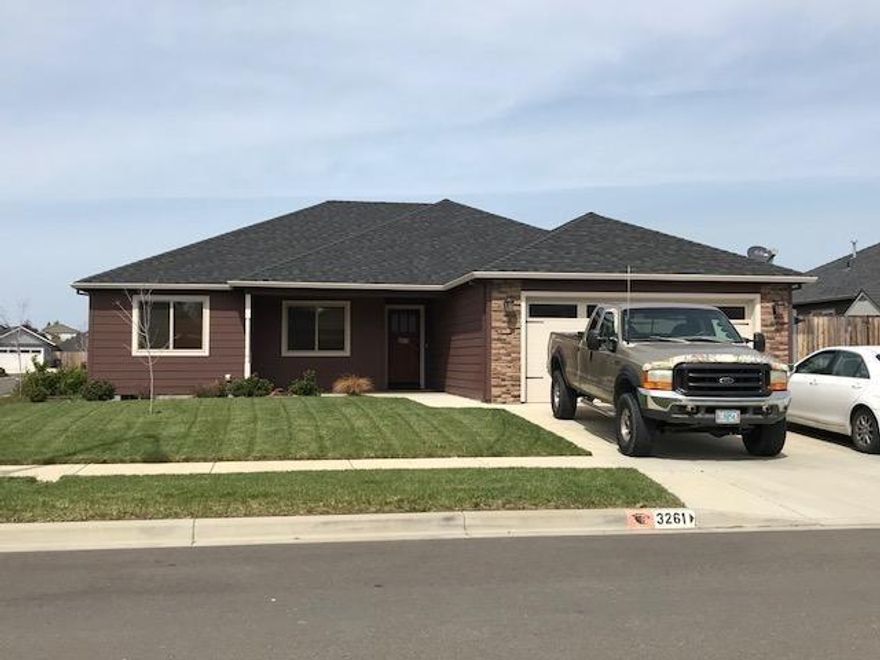 Look!! Almost new, one level, quality built home on a corner lot in a desirable east Medford location! It comes with all the extras, without all the add on price: Finished covered patio, complete fencing and landscaping, finished 2 car garage. Split floor plan with a spacious kitchen that includes Stainless Steel appliances and Granite counter tops. Complete with Pre-Finished Plank hardwood floors flowing throughout the kitchen dining room and living room. Esy Showing!!