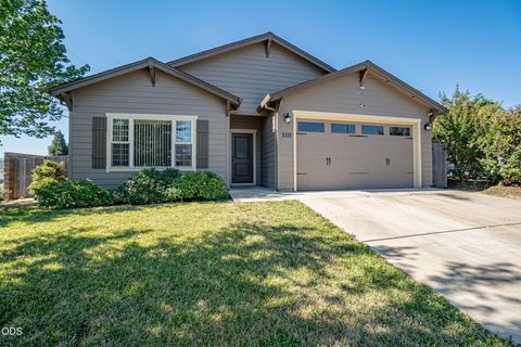Photo of 1311 Swayze Lane, Medford, OR 97501 (MLS # 220224787)