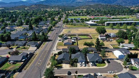 Tiny photo for 1311 Swayze Lane, Medford, OR 97501 (MLS # 220224787)