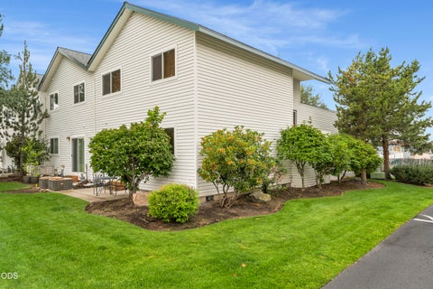 Tiny photo for 438 NW 19th ST #UNIT 55, Redmond, OR 97756 (MLS # 220225739)
