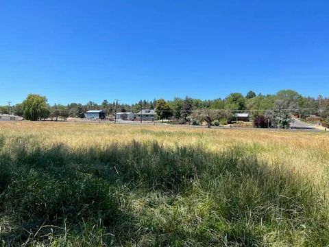 Tiny photo for 585 SW Fairgrounds Road, Madras, OR 97741 (MLS # 220214937)